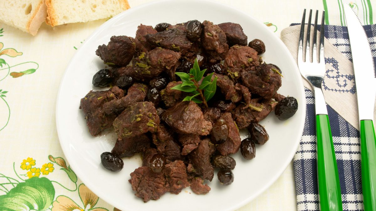 Wild Boar Chops with olives - Sandàra